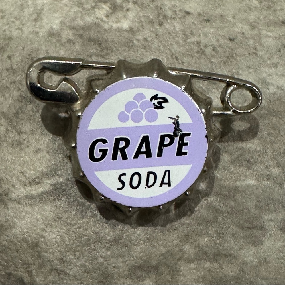 Up GRAPE‎ SODA PIN